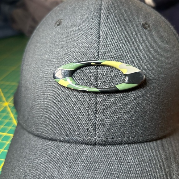 Oakley Classic Camo Logo a-flex hat - Picture 10 of 11